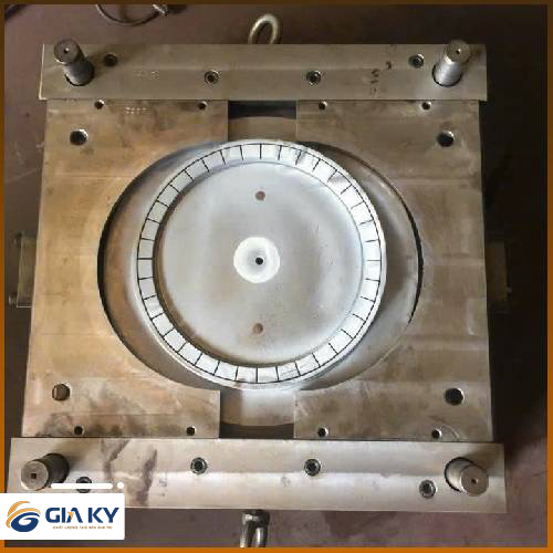 Gia công khuôn mẫu